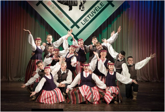 Liaudiškų šokių studijos „Nemunėlis“ jaunių ir jaunuolių grupės dalyvavo respublikinėje tautinių šokių ir muzikos šventėje „Aš tikrai myliu Lietuvą“, skirtoje Kovo–ąjai