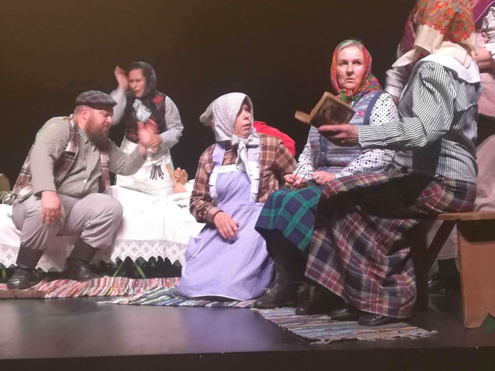 Girdžių klojimo teatro „Mituvis“ artistai dalyvavo XXXII-ojoje Lietuvos klojimo teatrų krivūlėje Šakiuose
