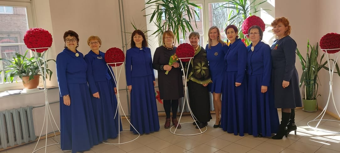 Moterų vokalinio ansamblio „Verdenė“ dainos skambėjo Raudonės pilyje