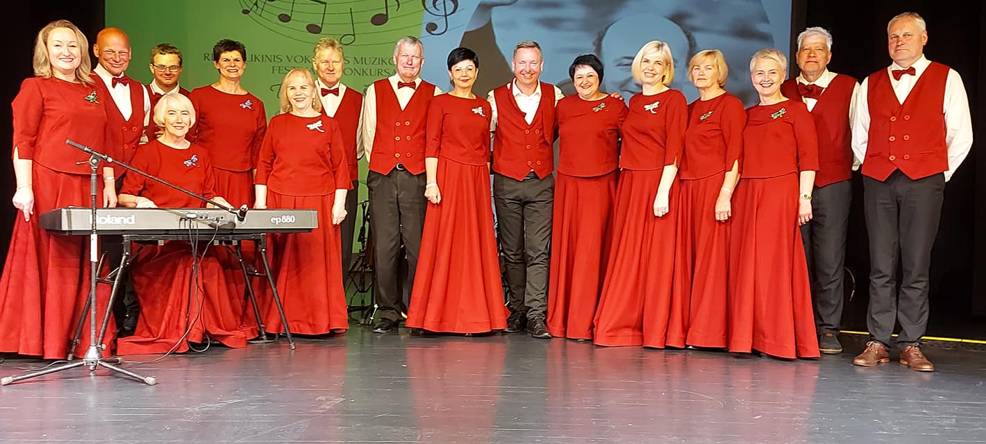 Sėkmingas mišraus vokalinio ansamblio „Jurolė“ pasirodymas festivalyje-konkurse „Vasaros šokis 2022“ Kuršėnuose