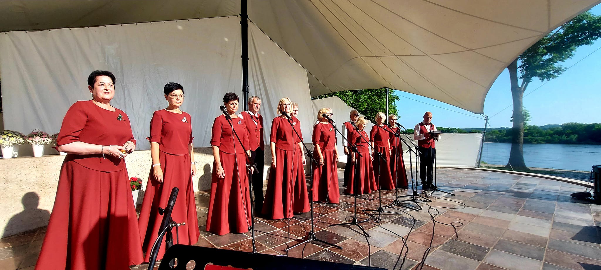 Mišraus vokalinio ansamblio „Jurolė“ melodijos džiugino Vilkijos bendruomenę
