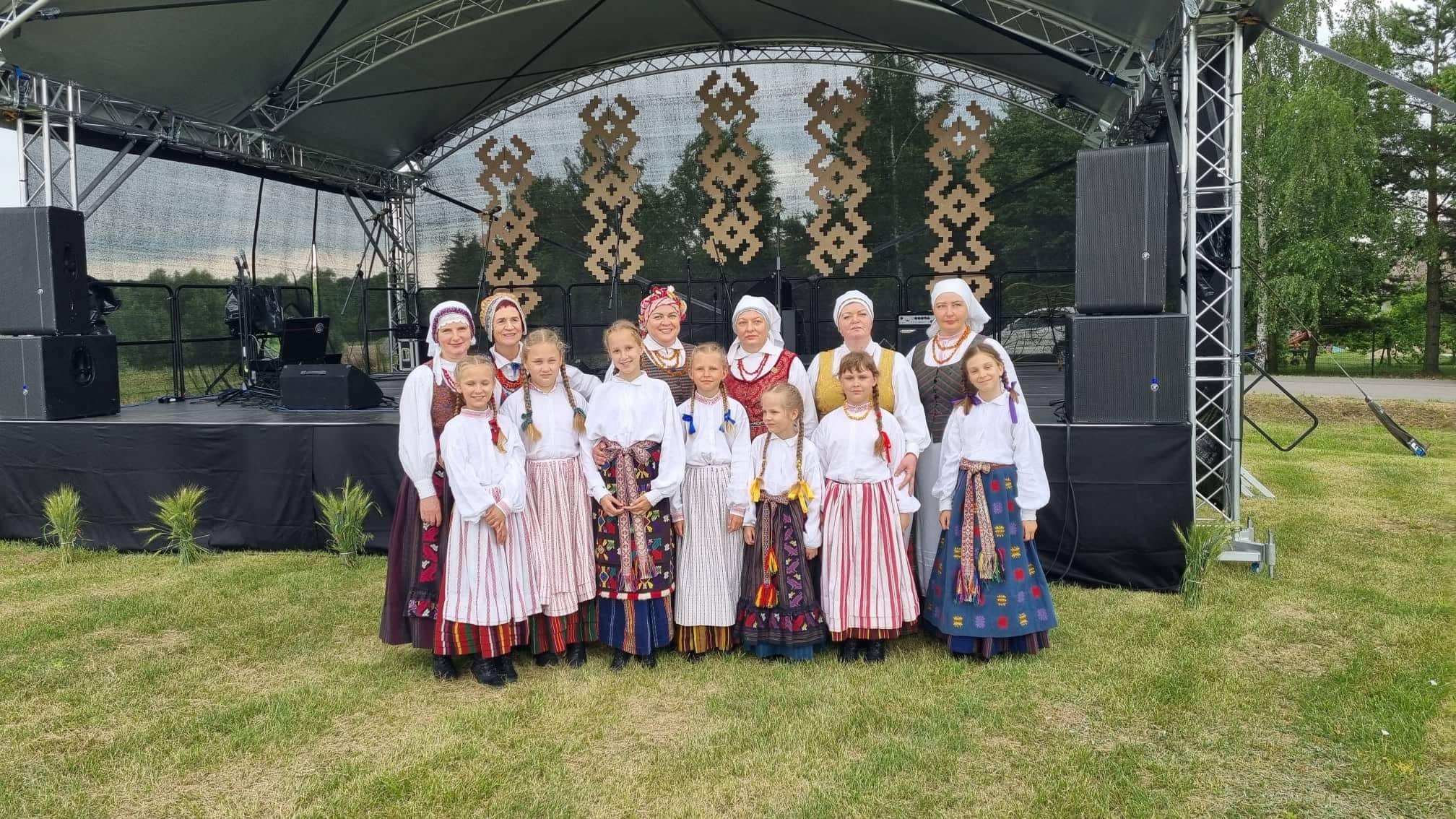 Jurbarko kultūros centro folkloro grupės „Imsrė“ ir „Imsriukai“ dalyvavo Medkopio šventėje Bartninkuose 