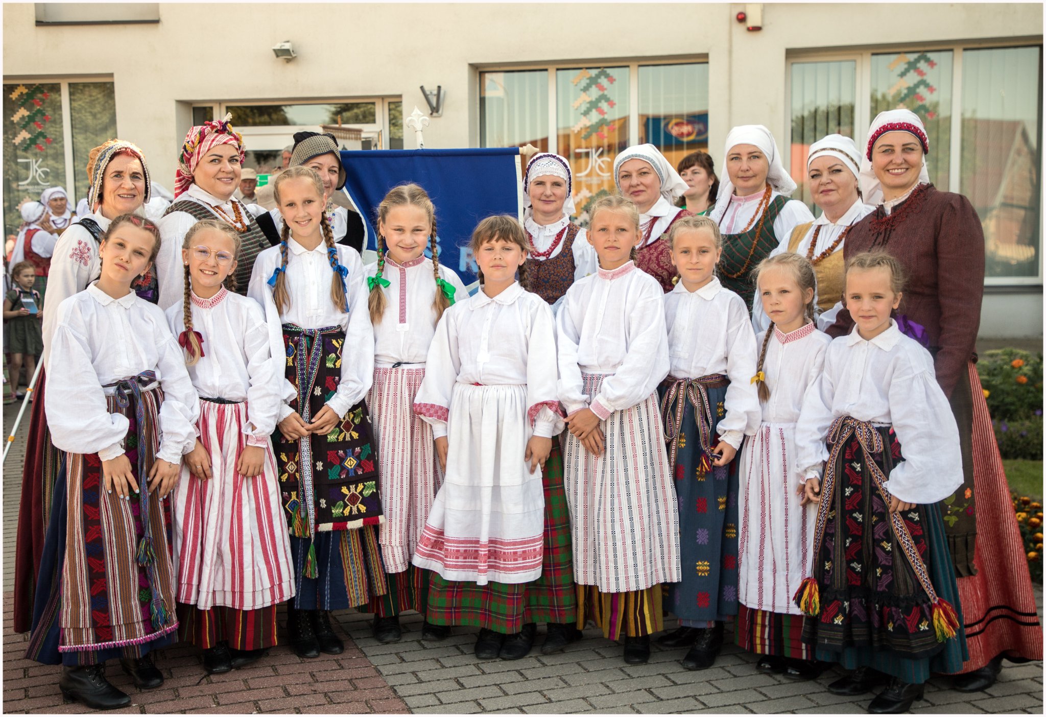 Jurbarke nuskambėjo IX folkloro festivalis „Ant vandens“