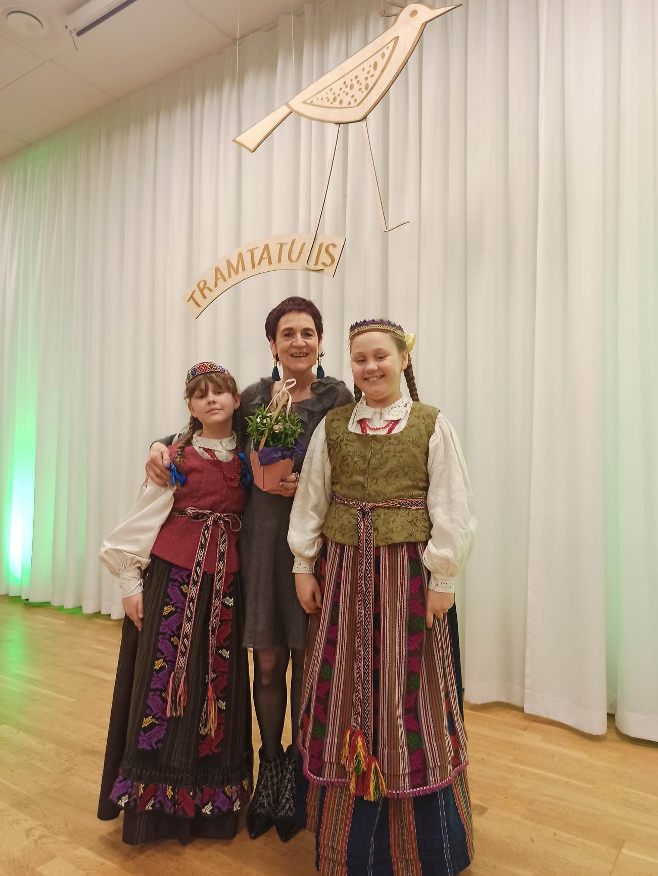 Folkloro grupės „Imsriukai“ dainininkės sėkmingai pasirodė regioniniame „Tramtatulio“ ture