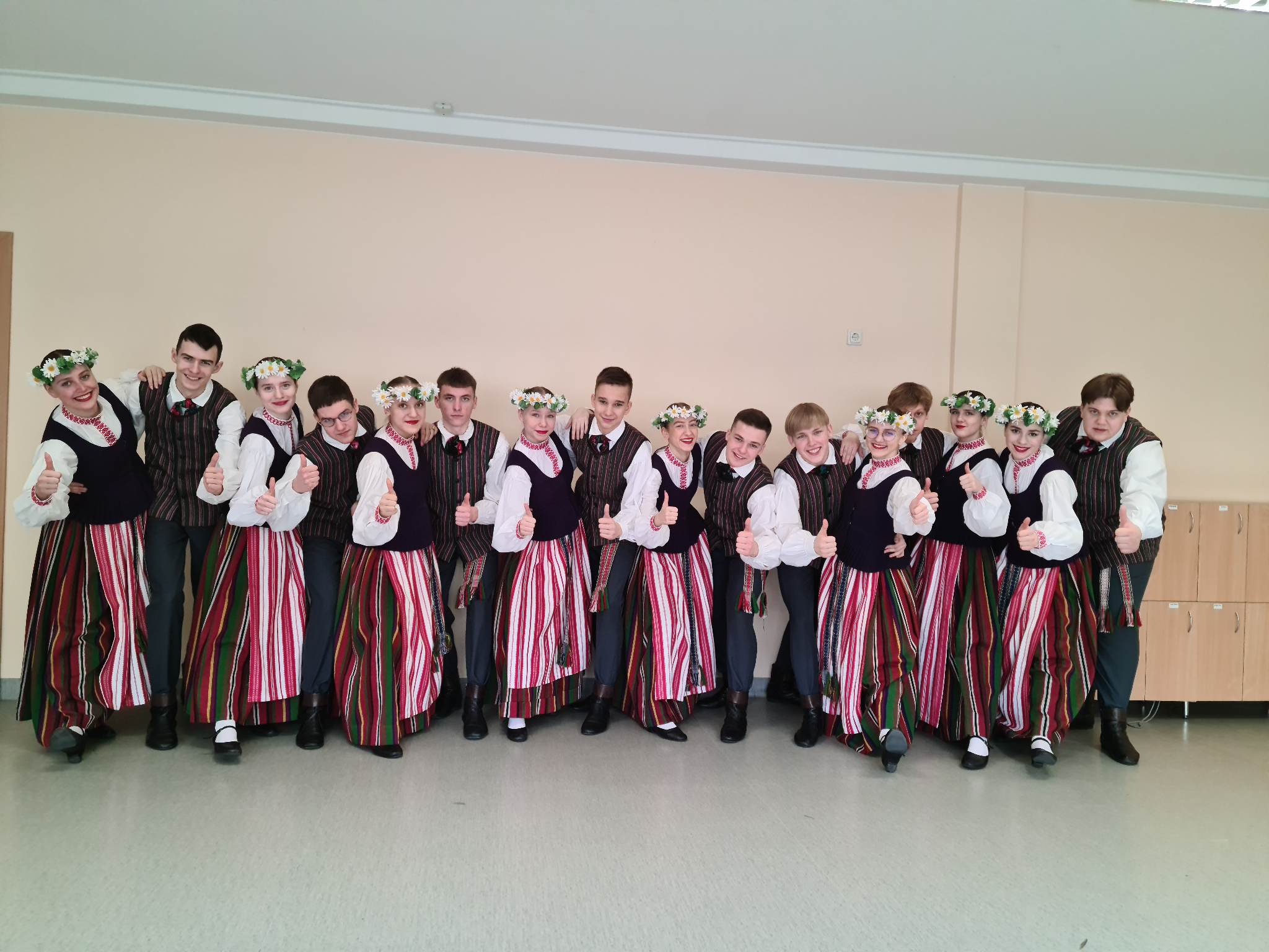 Jurbarko kultūros centro šokėjai Žemaitijos regiono mokinių liaudiško šokio konkurse pelnė aukščiausias vietas