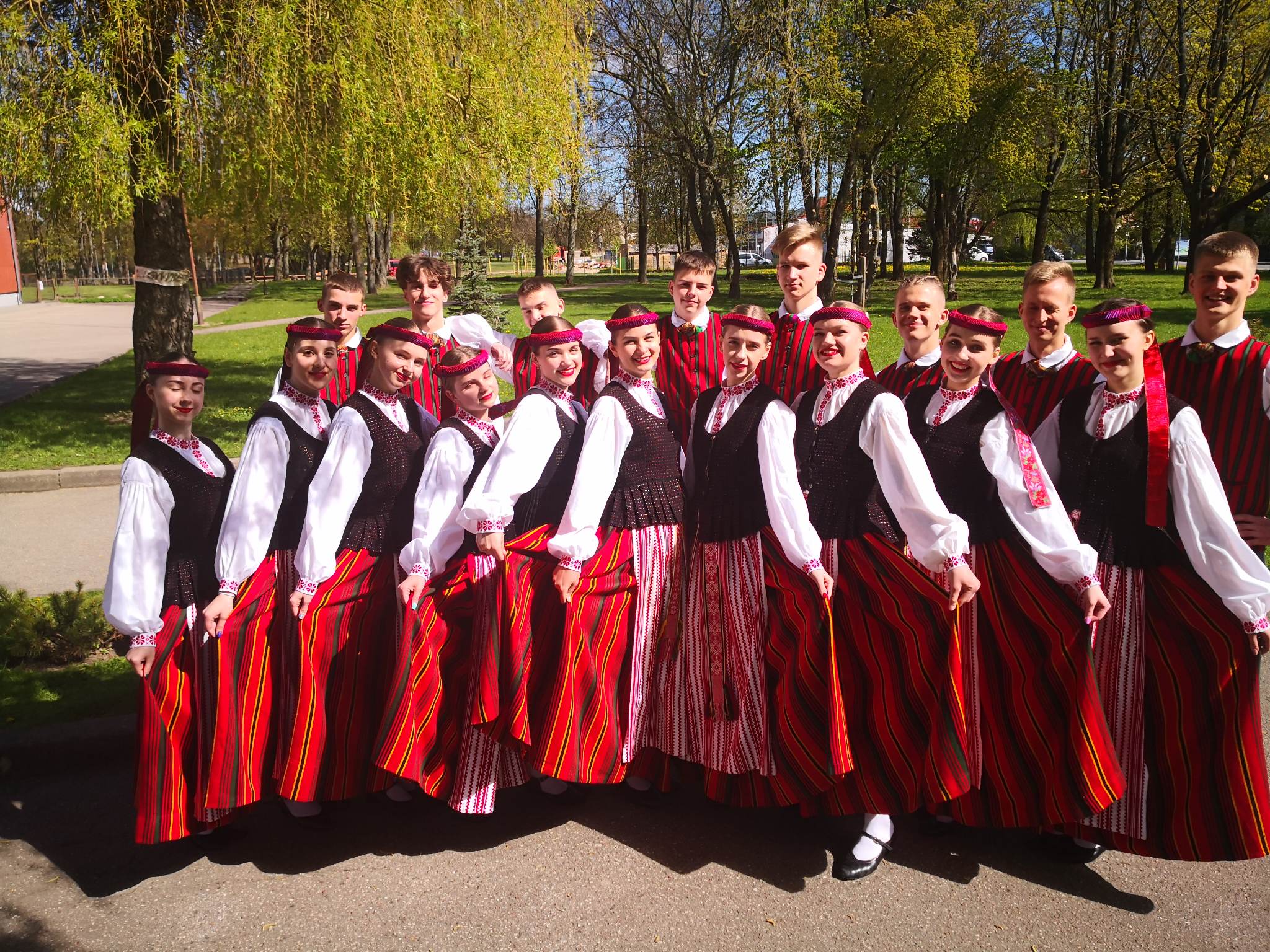 Jurbarko kultūros centro šokėjai konkursiniame festivalyje užėmė aukščiausias vietas!