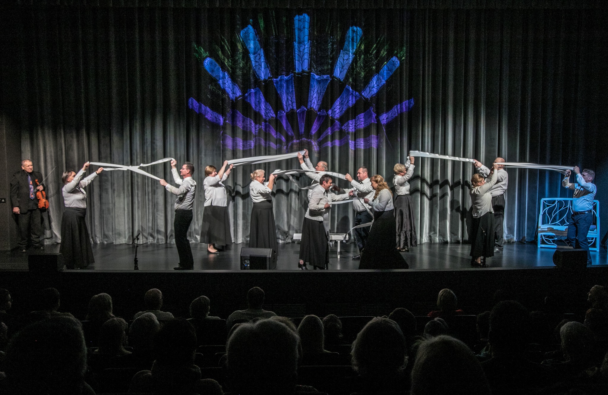 Į Jurbarko kultūros centro sceną grįžo tradicinis teatralizuotas muzikinis mėgėjų meno kolektyvų vadinimas